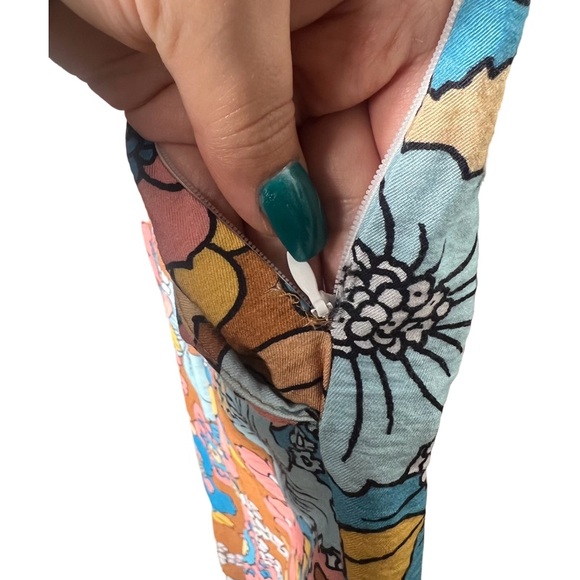 Dodo Bar Or jumpsuit floral Size L but will only fit a 6-4 Vneckline plunge back - Picture 15 of 16